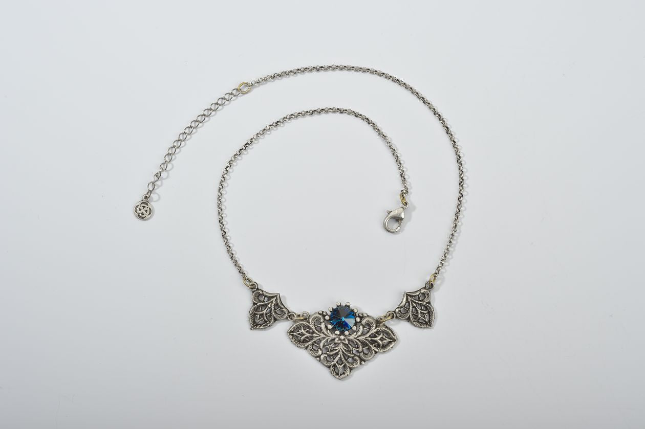 Strasschildcollier