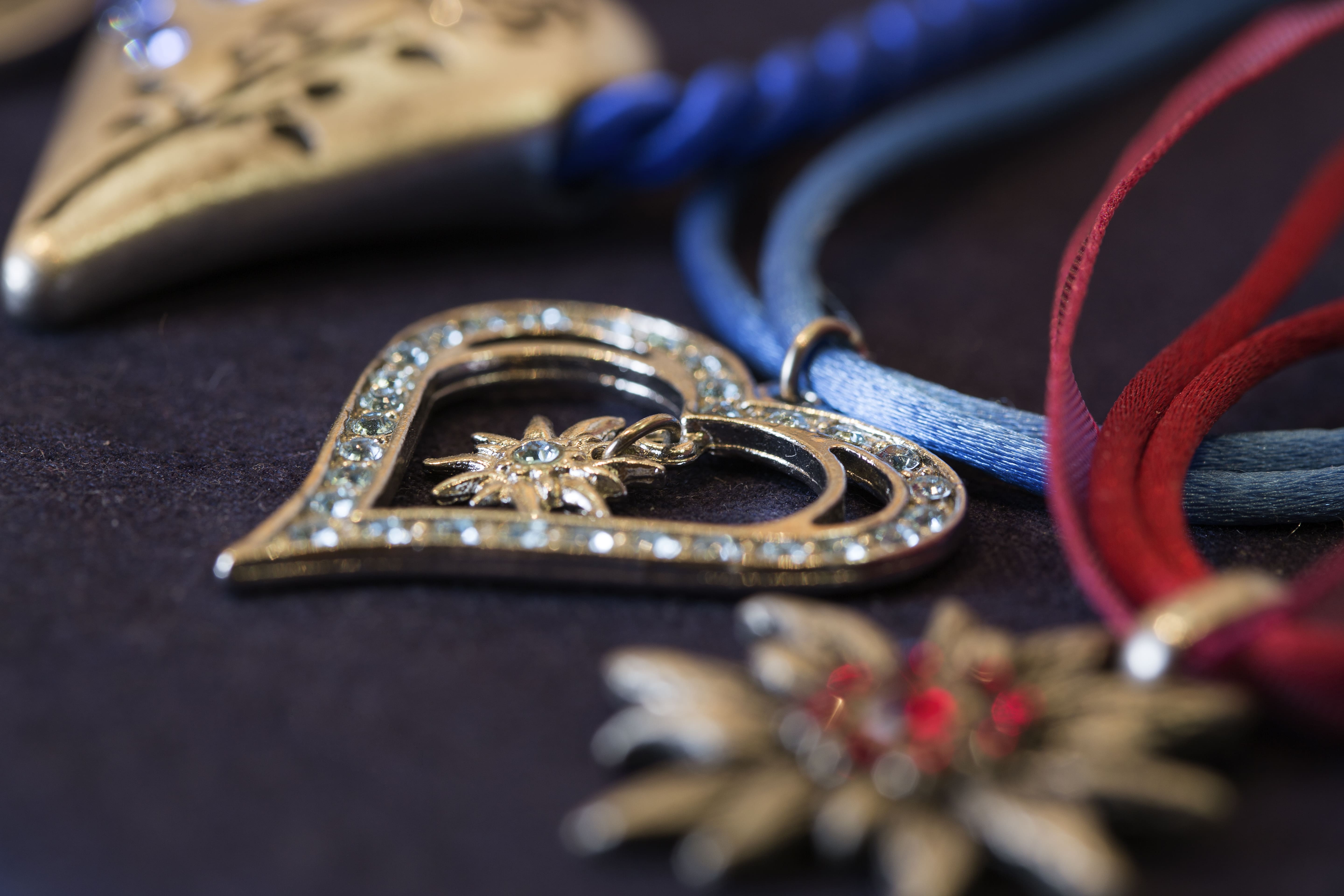 necklaces background