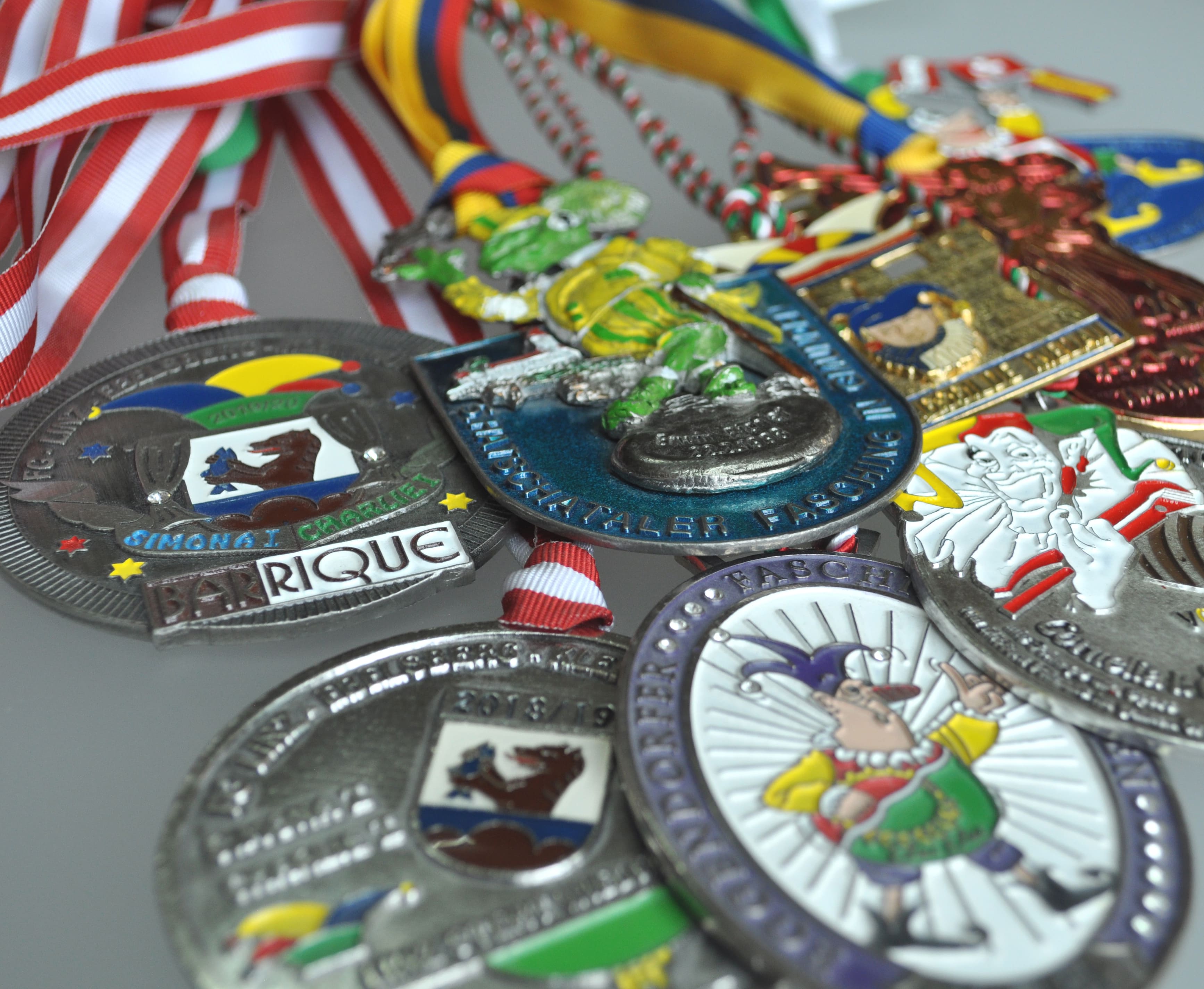 medals-cups-right-img-1